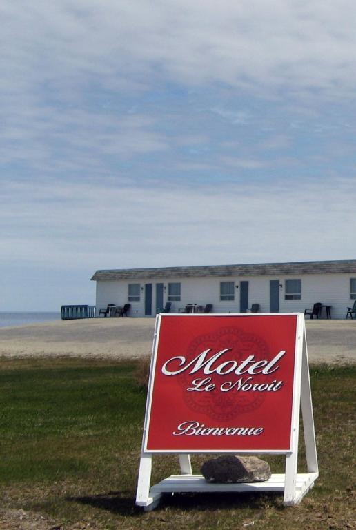 Motel Le Noroit L'Anse-au-Griffon Buitenkant foto