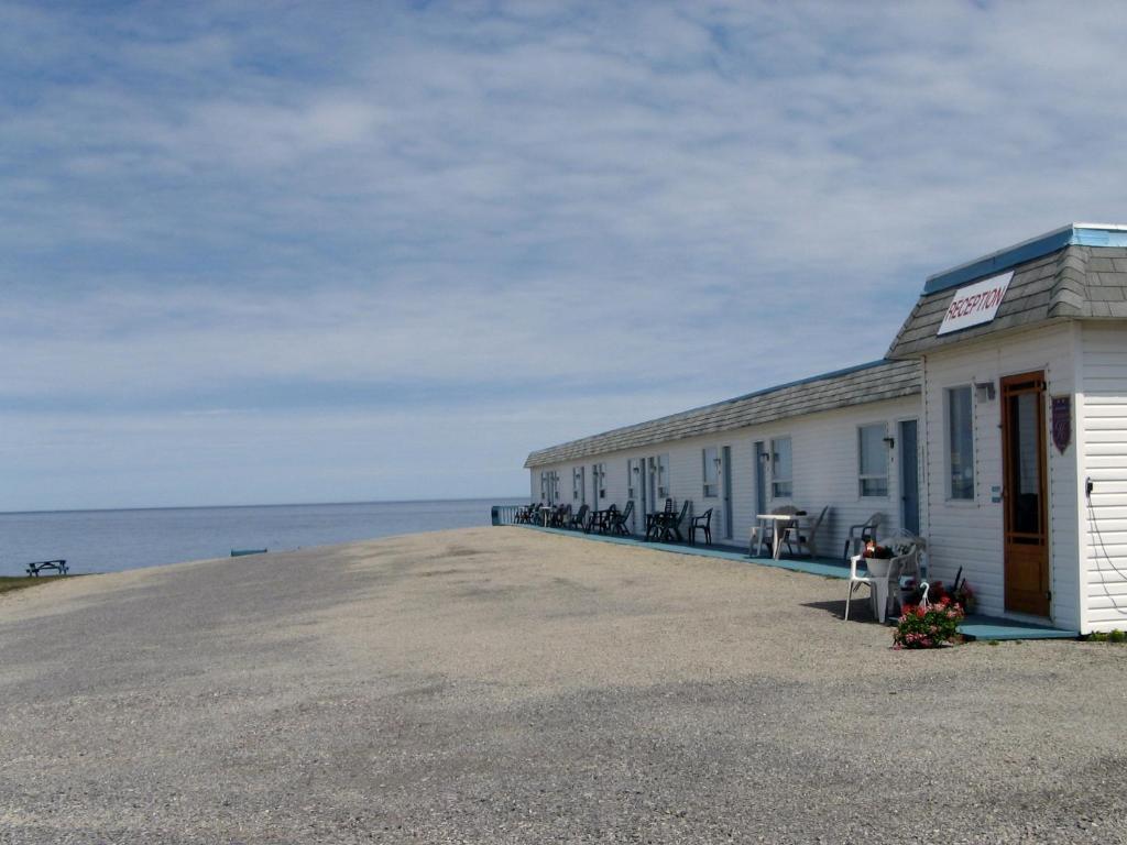 Motel Le Noroit L'Anse-au-Griffon Buitenkant foto
