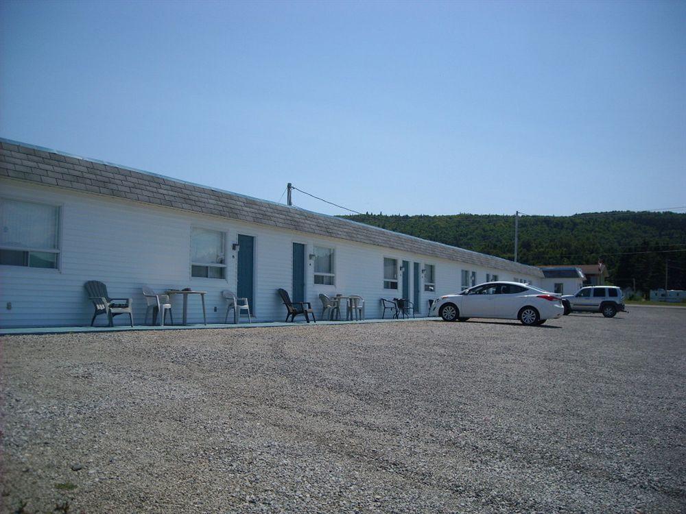 Motel Le Noroit L'Anse-au-Griffon Buitenkant foto