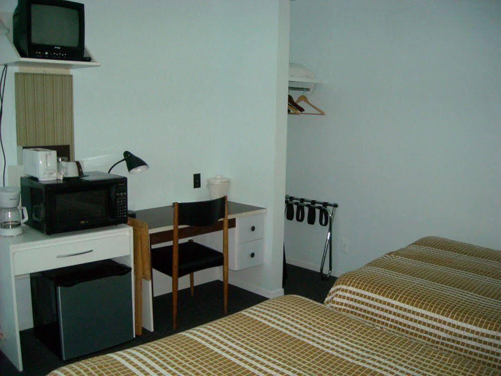 Motel Le Noroit L'Anse-au-Griffon Buitenkant foto